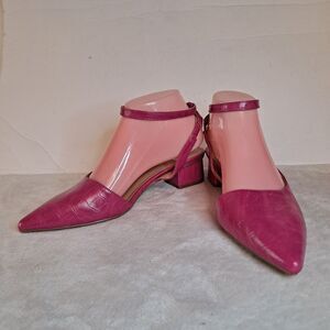 Journee Collection Keefa Croc Print Heels Sz 7.5 Magenta Pointed Toe Ankle Strap